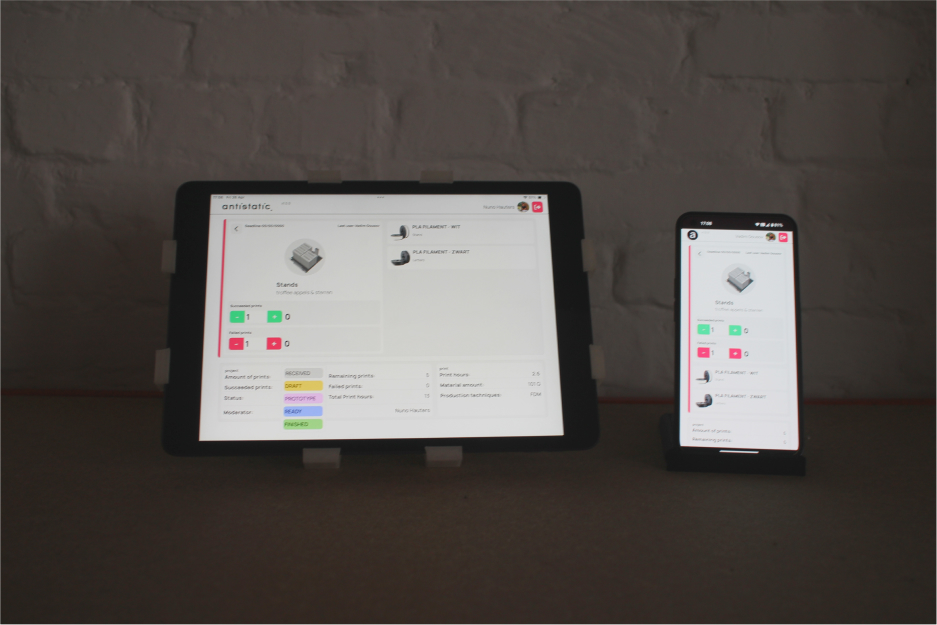 De app in tablet en mobiele weergave